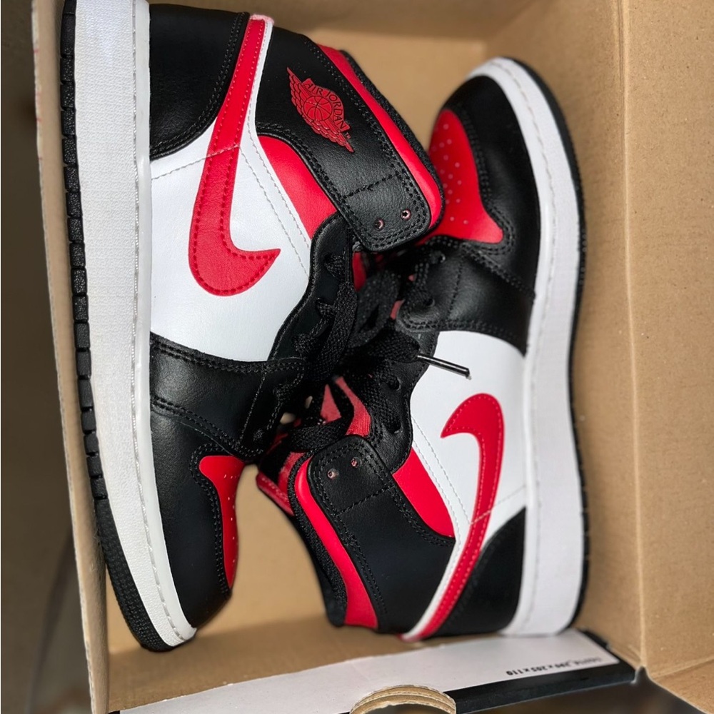 Air Jordan 1 Mid (GS)